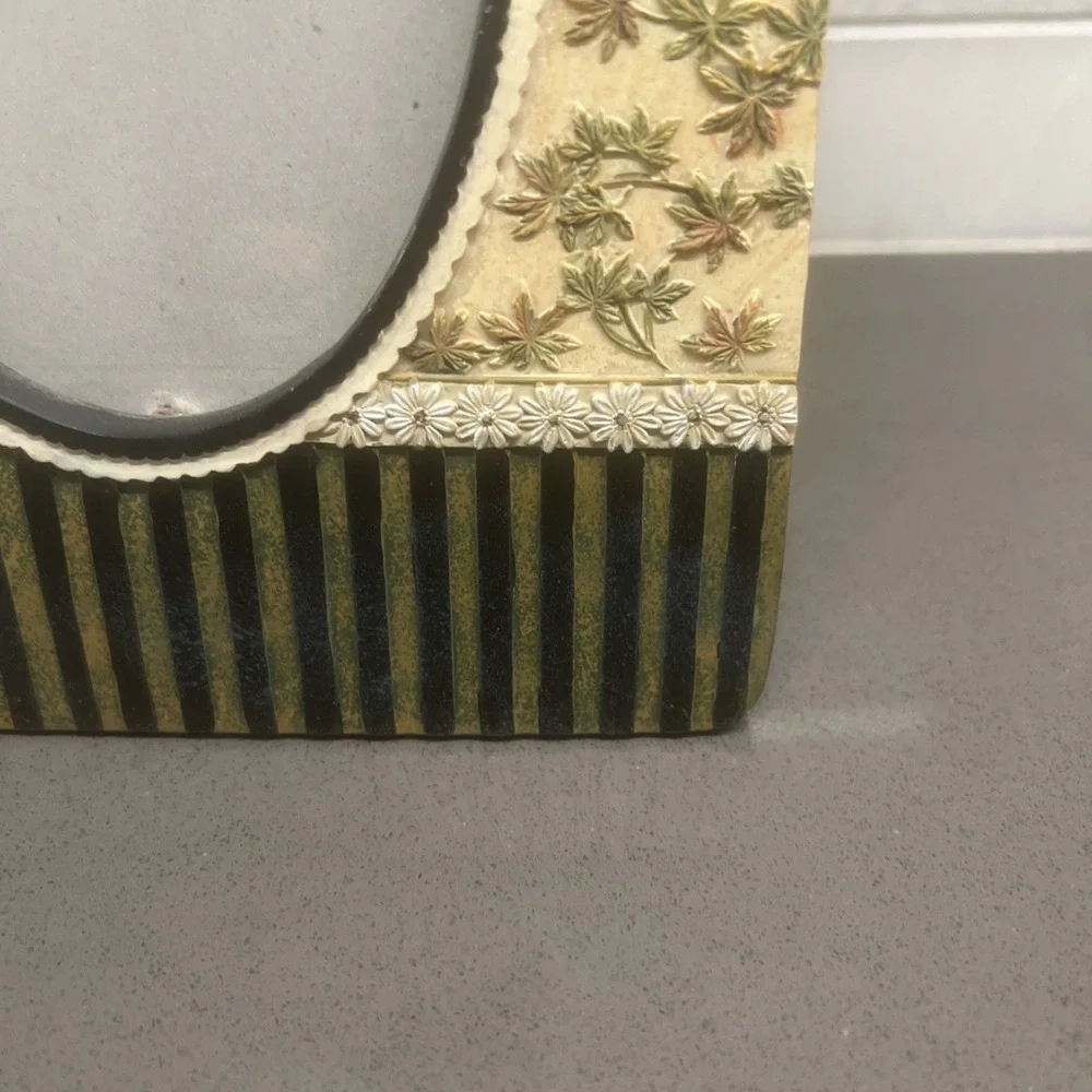 Hobby Lobby Picture Frame 3.5x5 Oval Floral Ribbon Bow Beaded Accent